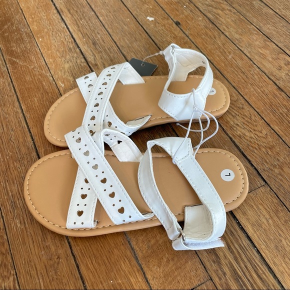 Swiggles toddler girls heart strappy sandals - Picture 3 of 9